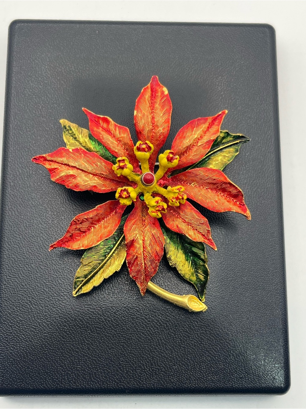 Weiss poinsettia flower red green enamel gold tone brooch pin vintage Christmas - Picture 2 of 15